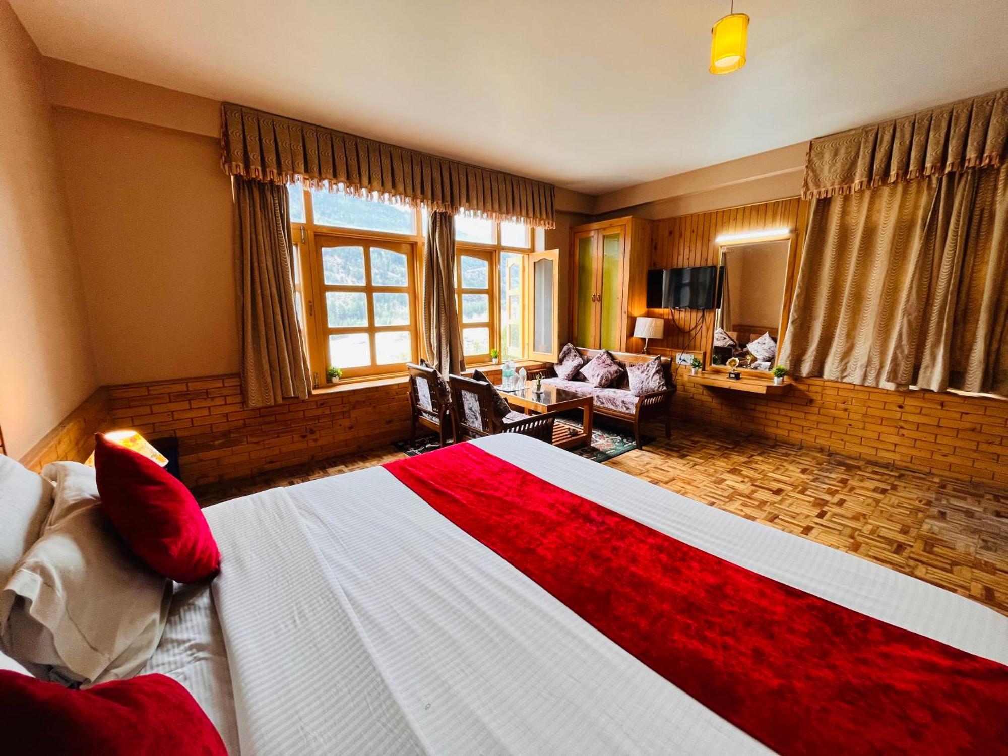 Snow Clad Riverview Hotel & Resort, Manali Buitenkant foto