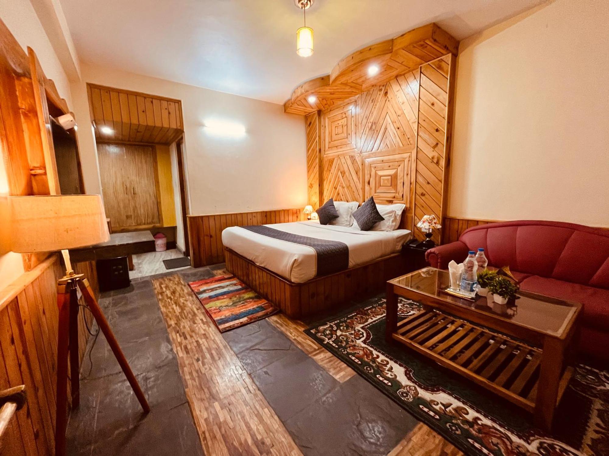 Snow Clad Riverview Hotel & Resort, Manali Buitenkant foto