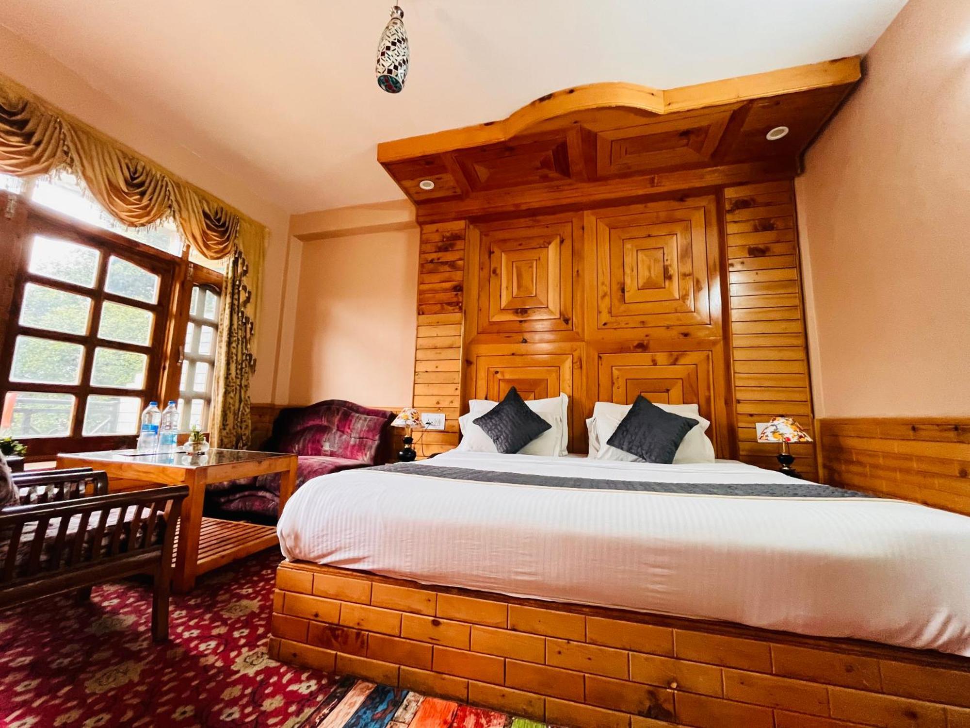 Snow Clad Riverview Hotel & Resort, Manali Buitenkant foto