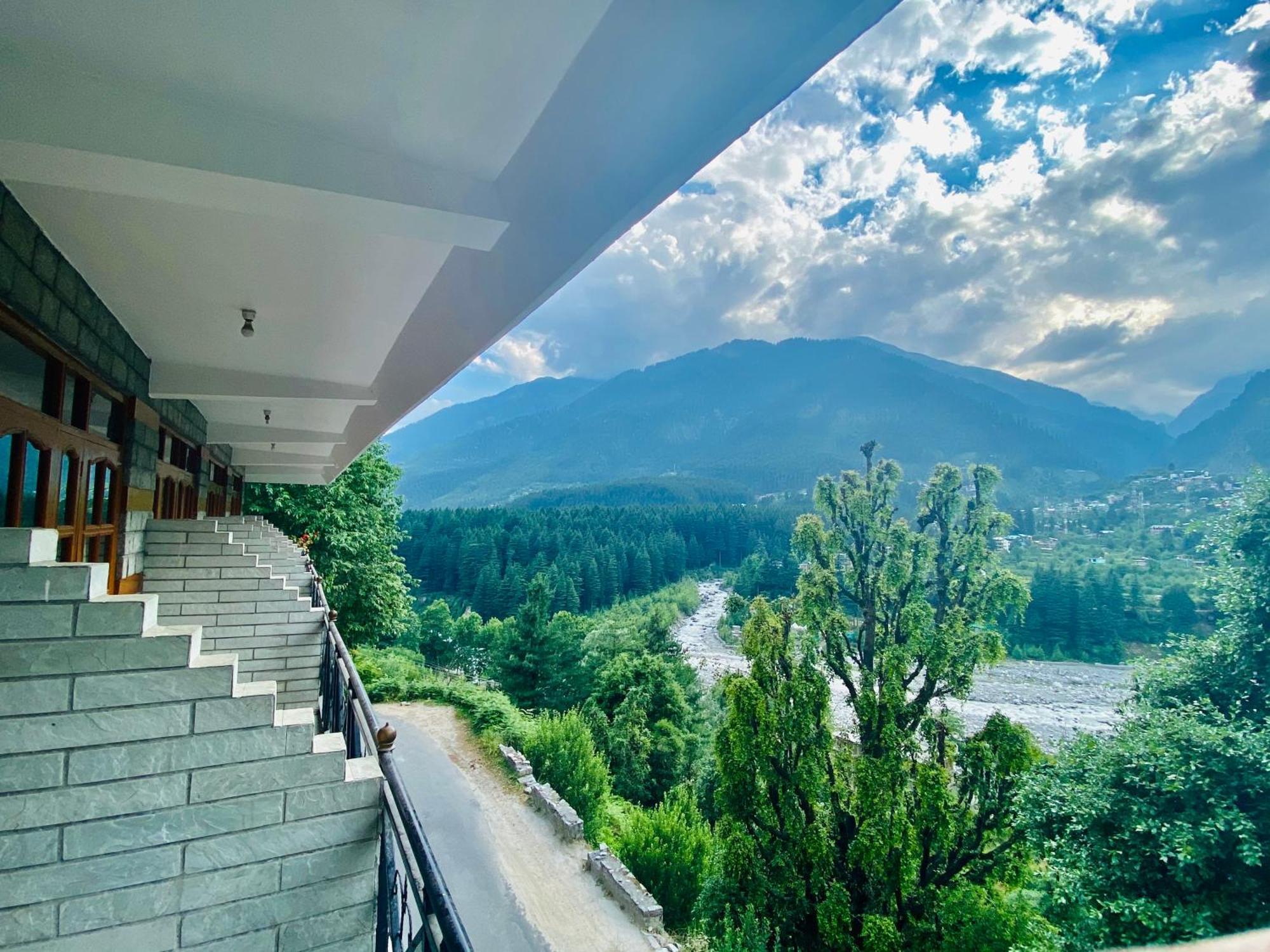 Snow Clad Riverview Hotel & Resort, Manali Buitenkant foto