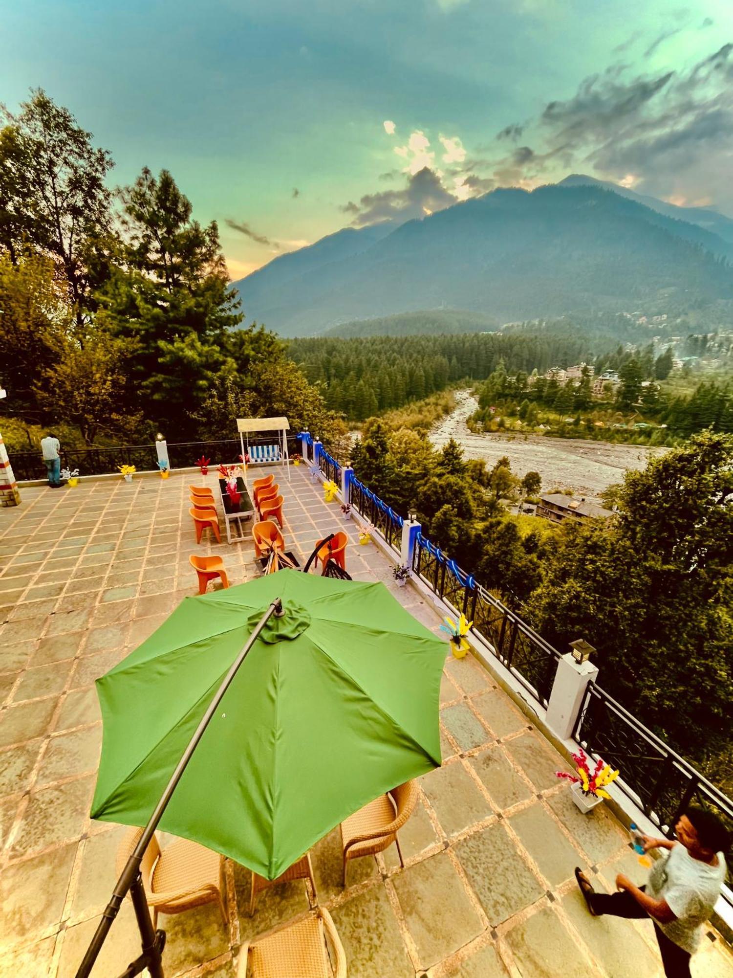 Snow Clad Riverview Hotel & Resort, Manali Buitenkant foto