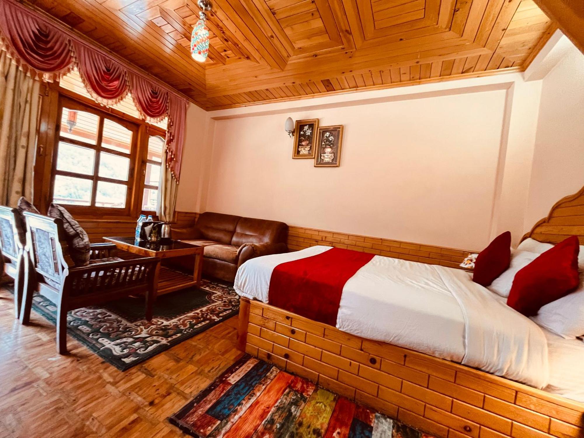 Snow Clad Riverview Hotel & Resort, Manali Buitenkant foto