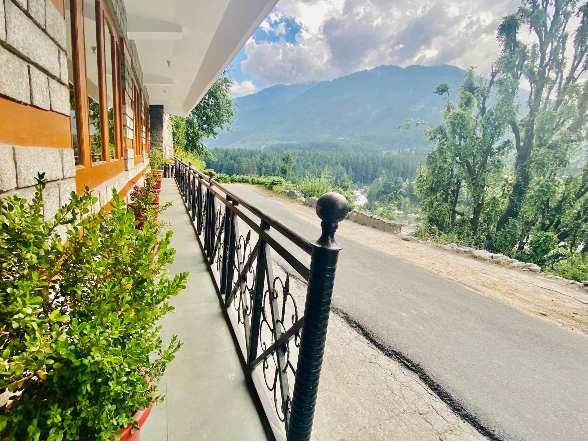 Snow Clad Riverview Hotel & Resort, Manali Buitenkant foto