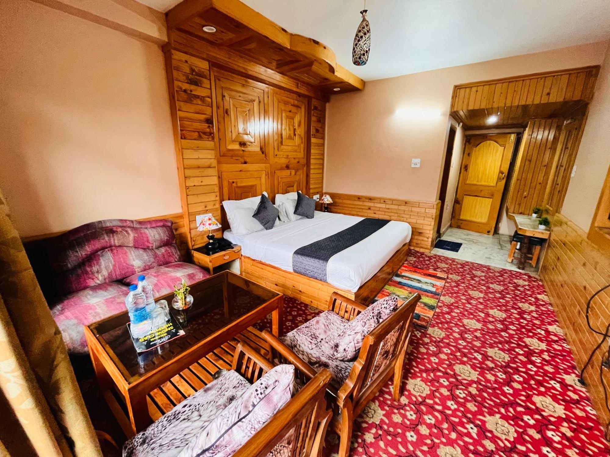 Snow Clad Riverview Hotel & Resort, Manali Buitenkant foto